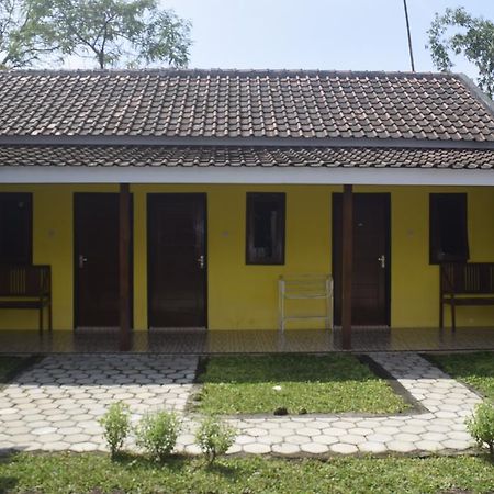 Blue Flame Inn Banyuwangi  Zewnętrze zdjęcie