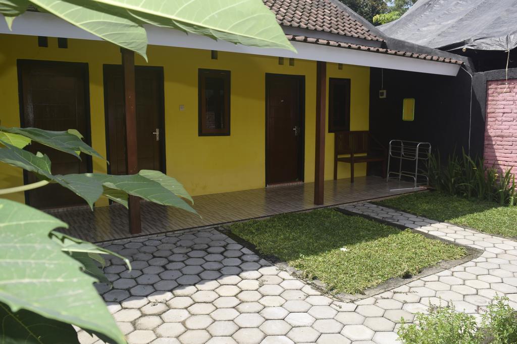 Blue Flame Inn Banyuwangi  Zewnętrze zdjęcie